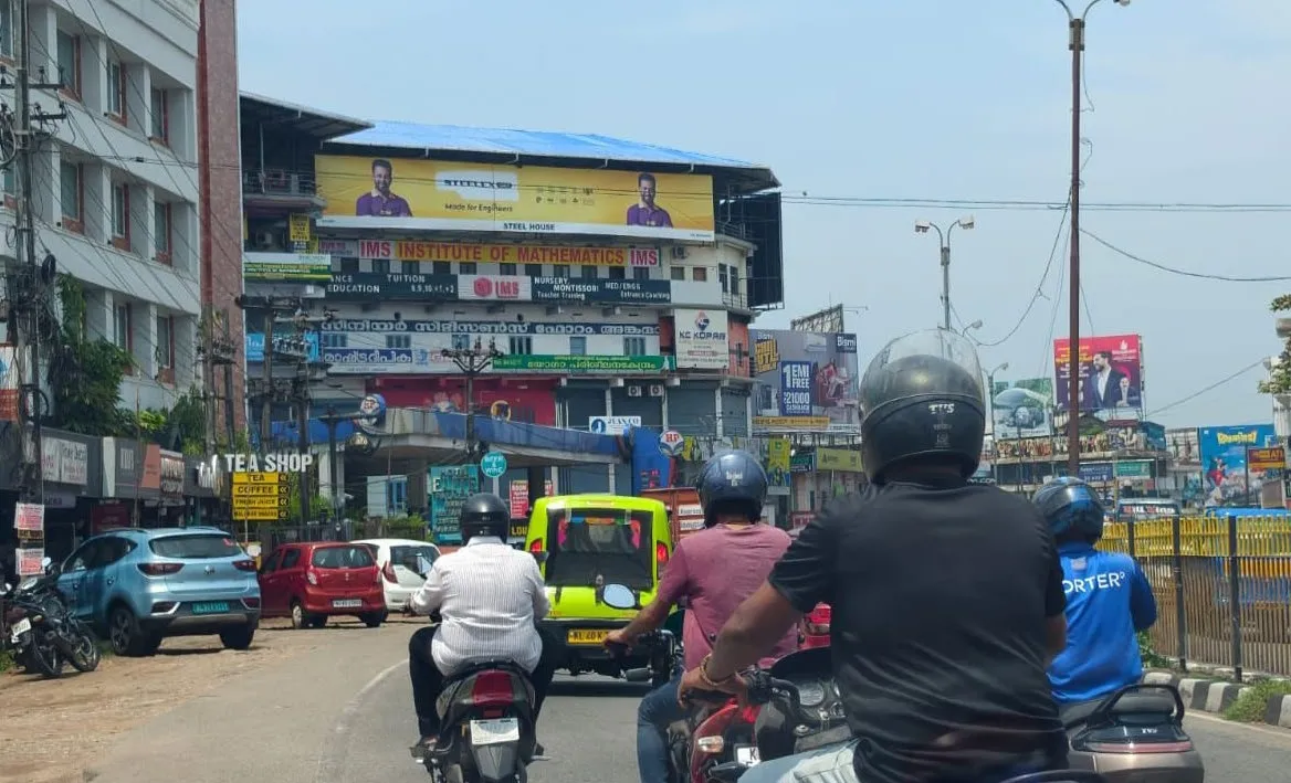 Angamaly-Town-towards-Ernakulam